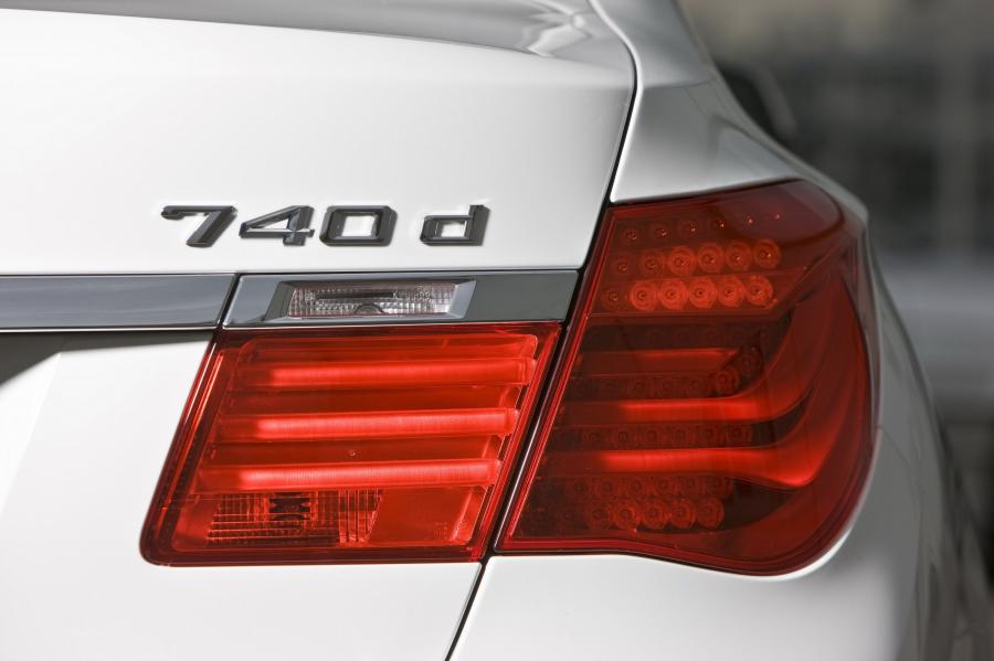  BMW 7-Series 2009 года  (фото 4 из 167)